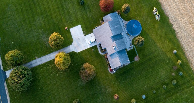 HOW TO DETERMINE IF YOU NEED A ROOF REPAIR OR RE-ROOF?