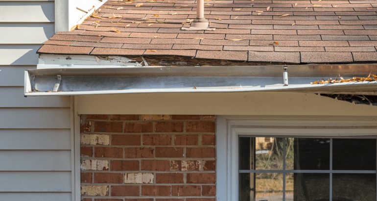 SIGNS THAT YOUR GUTTERS NEED REPAIRING OR REPLACING
